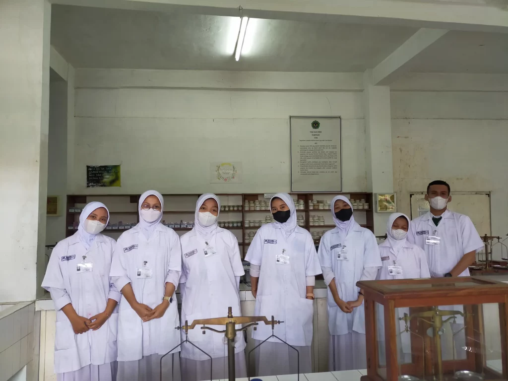 usk smk farmasi mahadhika 4
