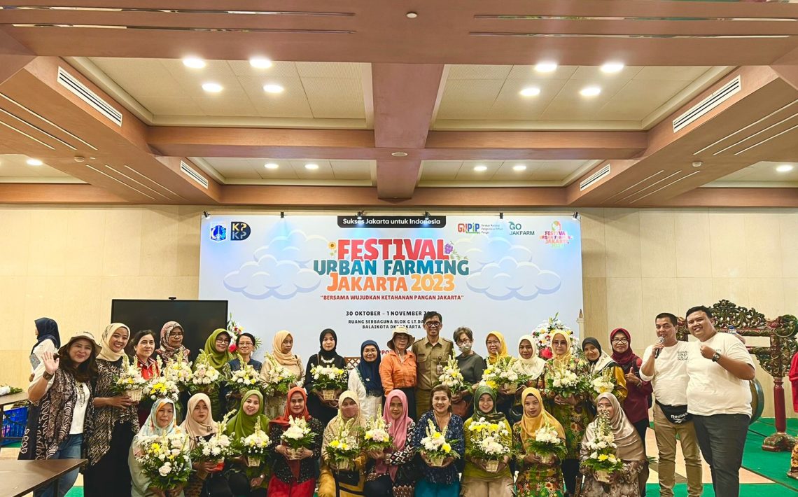 smk mahadhika 4 farmasi, tkj, dkv