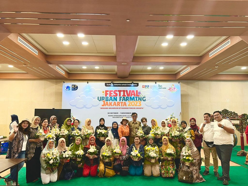 smk mahadhika 4 farmasi, tkj, dkv